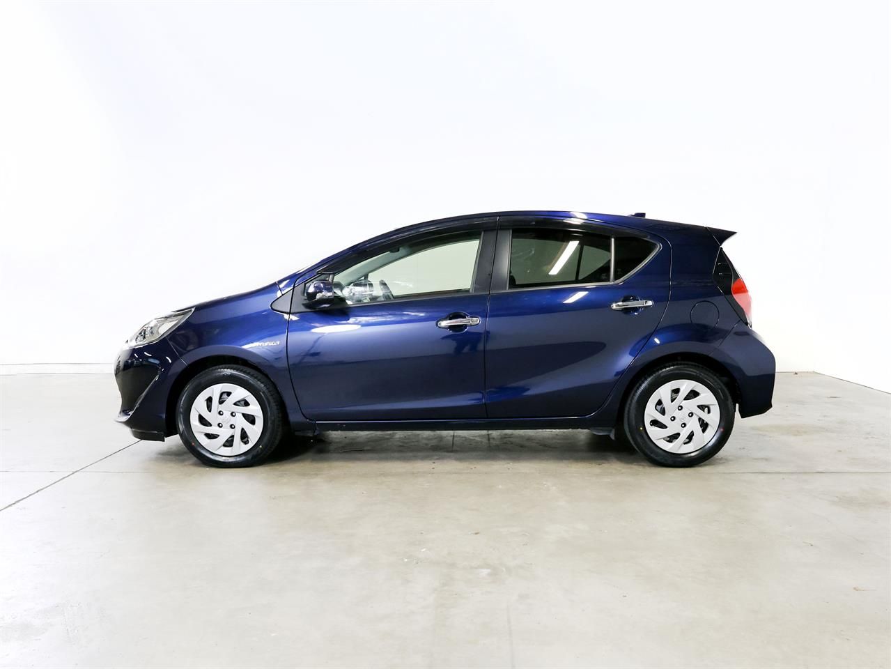 Vehicle image 5