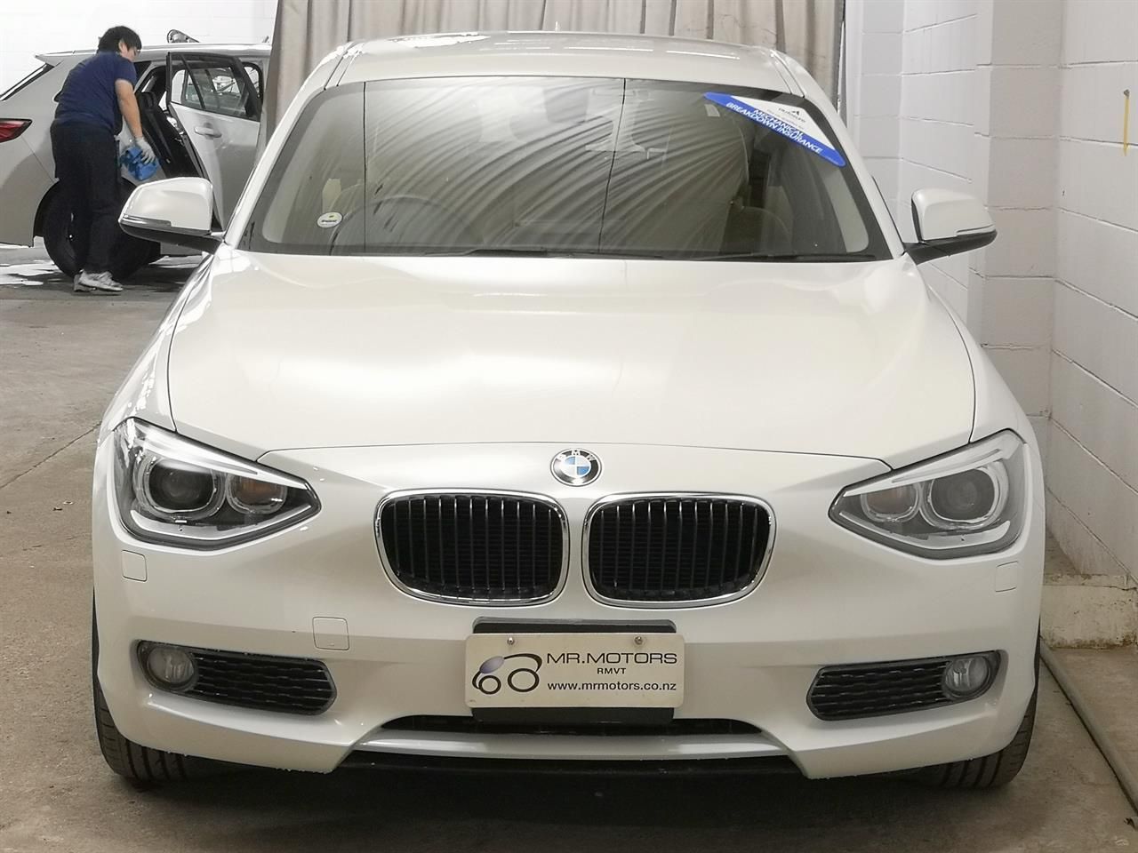 Vehicle image 4