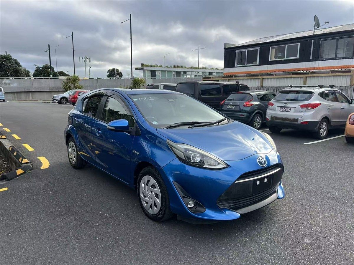 Vehicle image 3
