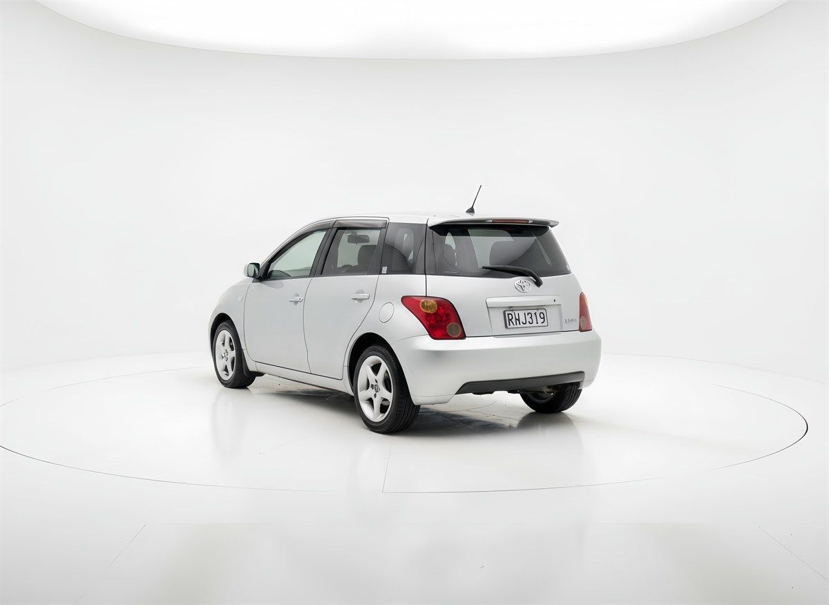 Vehicle image 3