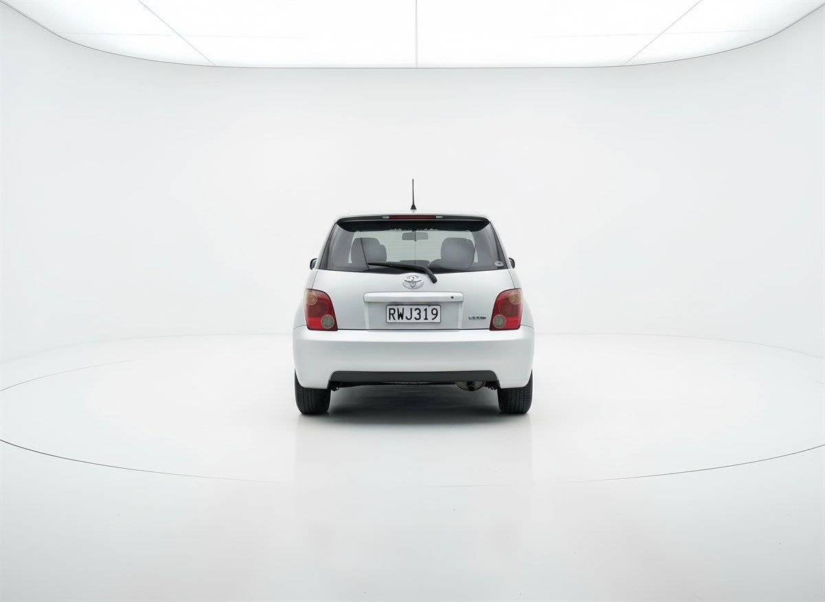 Vehicle image 4