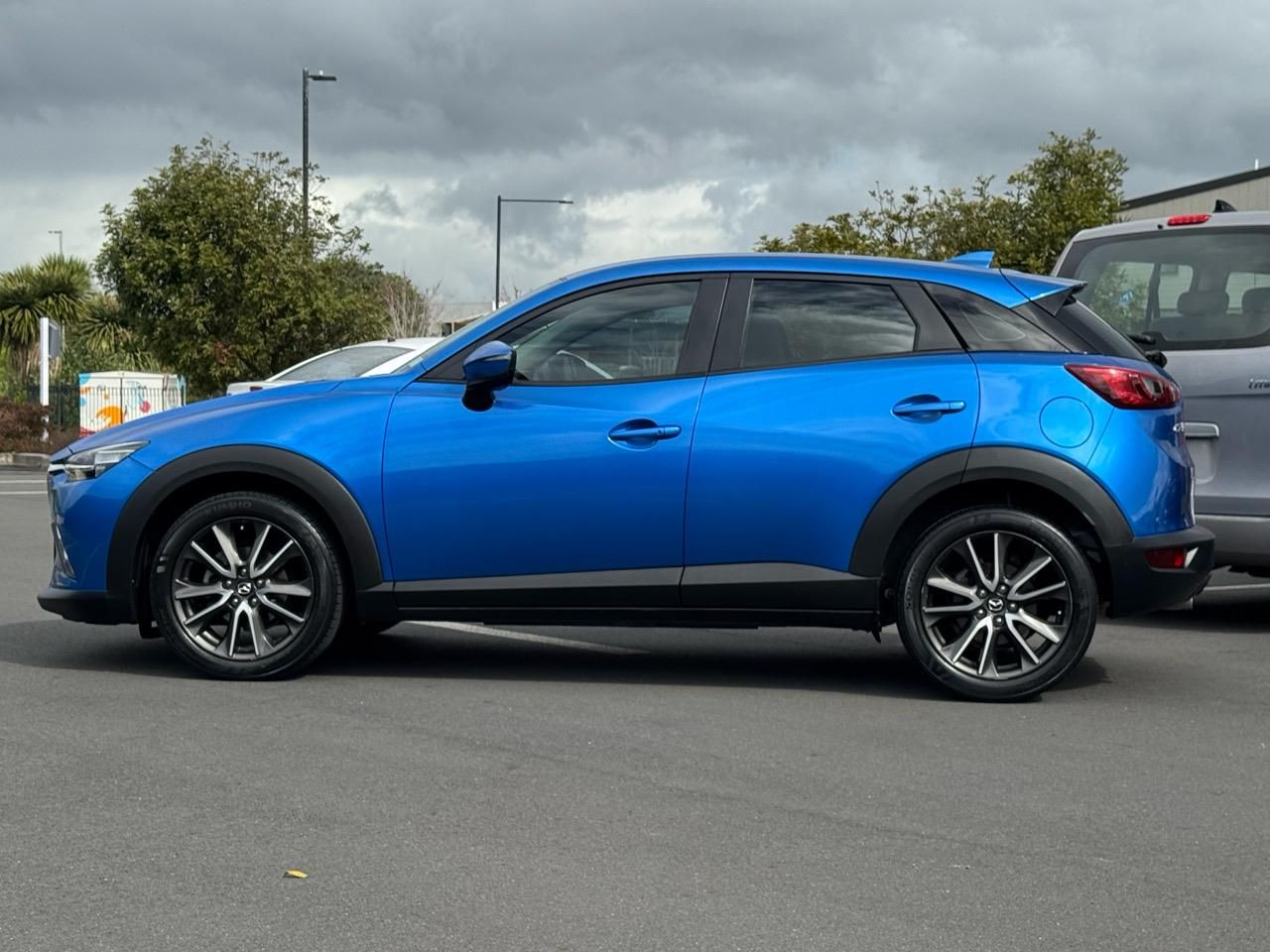 Vehicle image 5