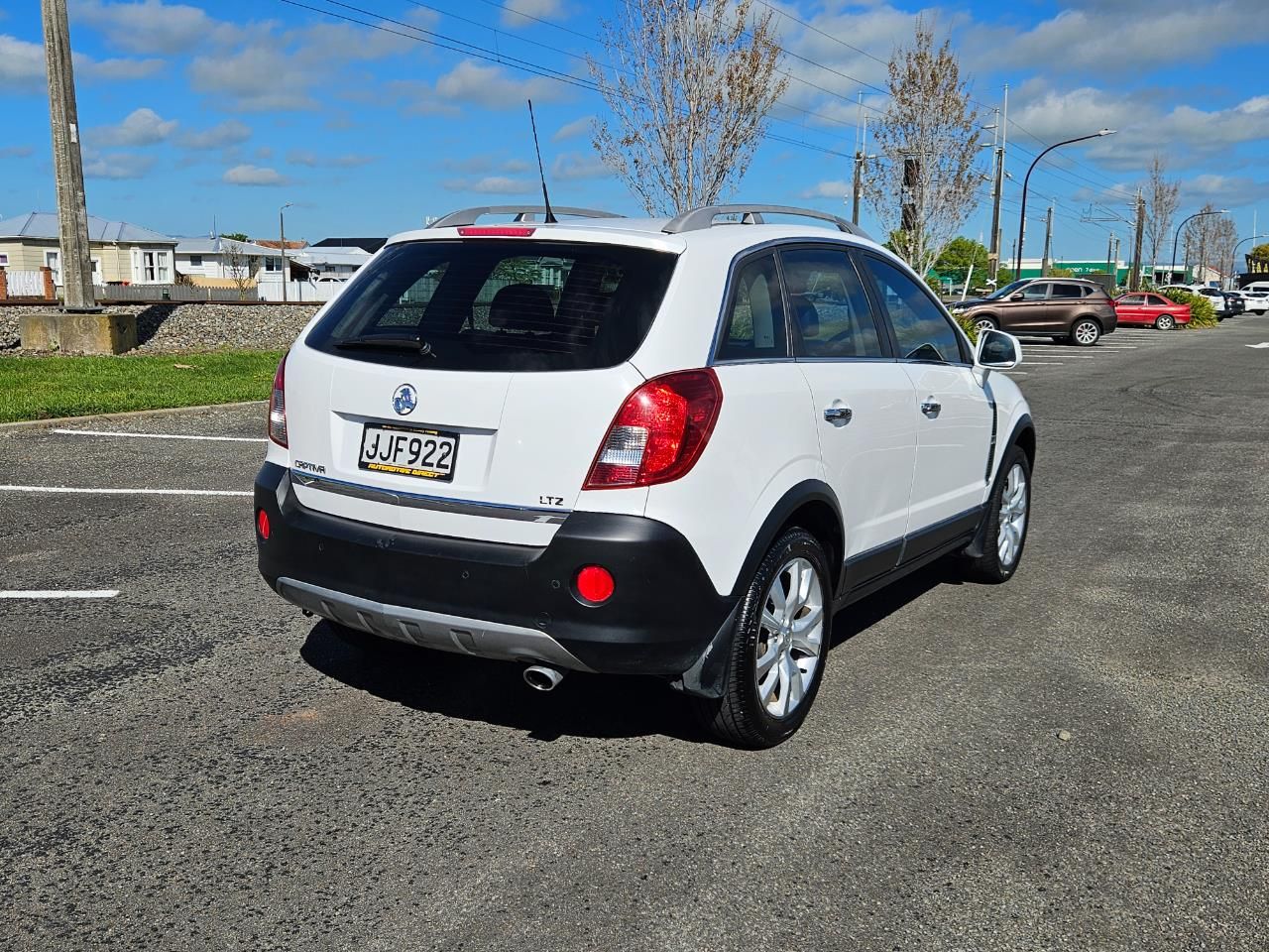 Vehicle image 5