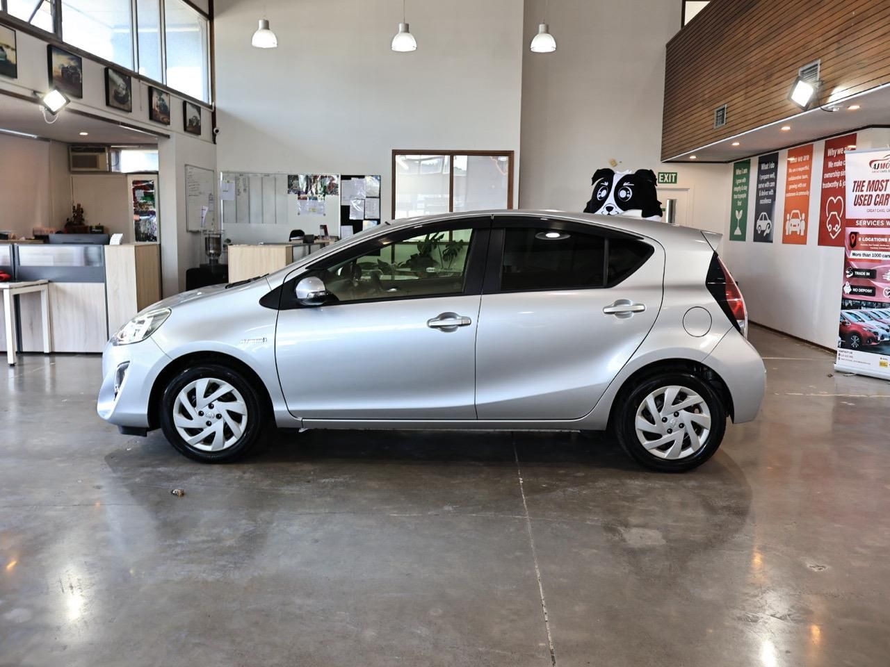 Vehicle image 5