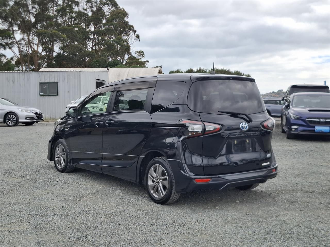 Vehicle image 5