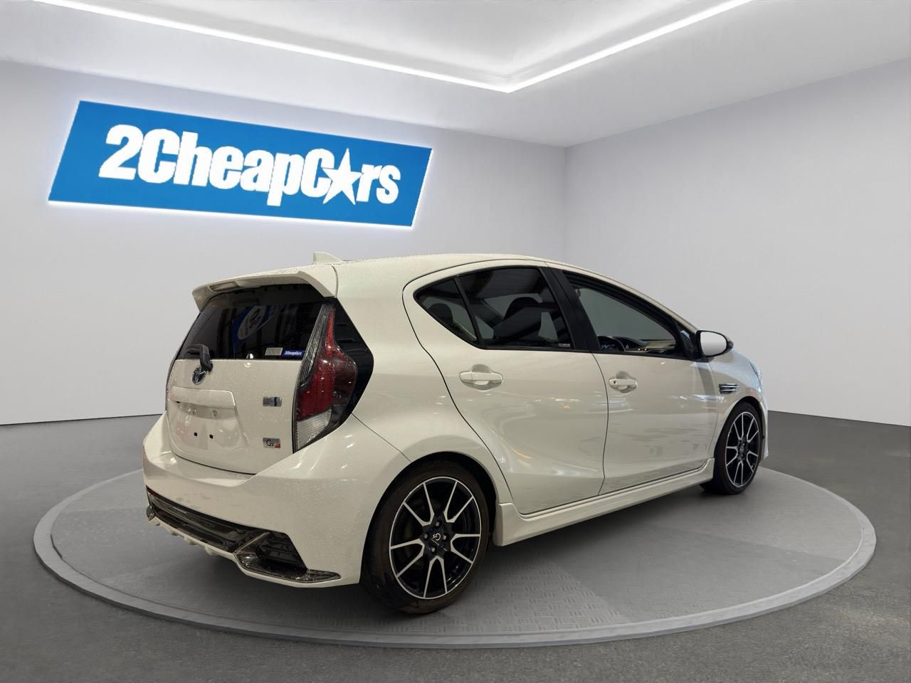 Vehicle image 5