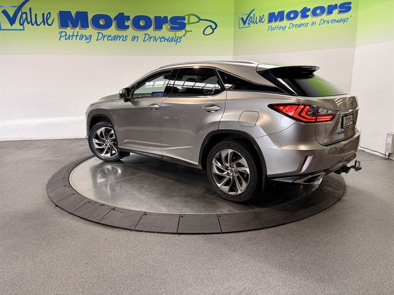 Vehicle image 5