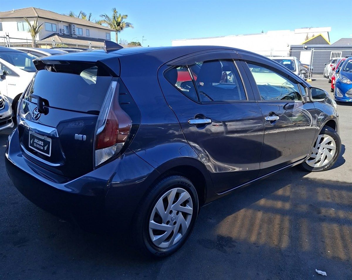 Vehicle image 5