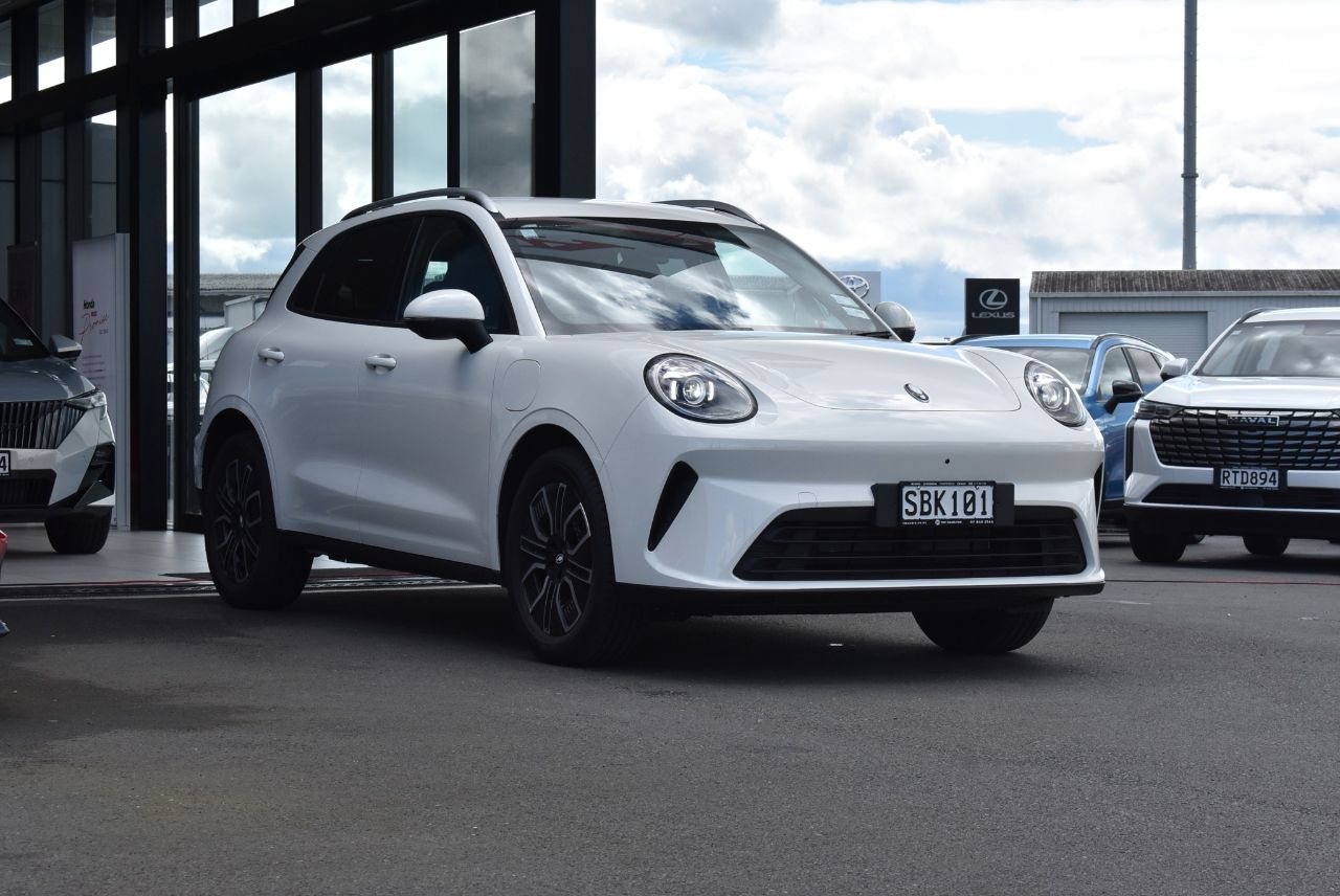 Vehicle image 3