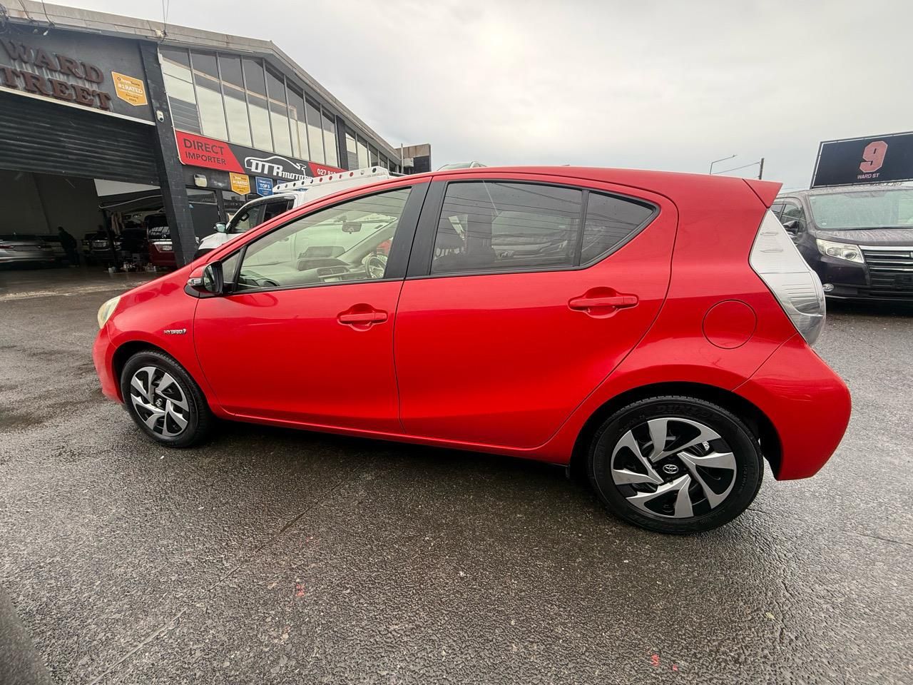 Vehicle image 5
