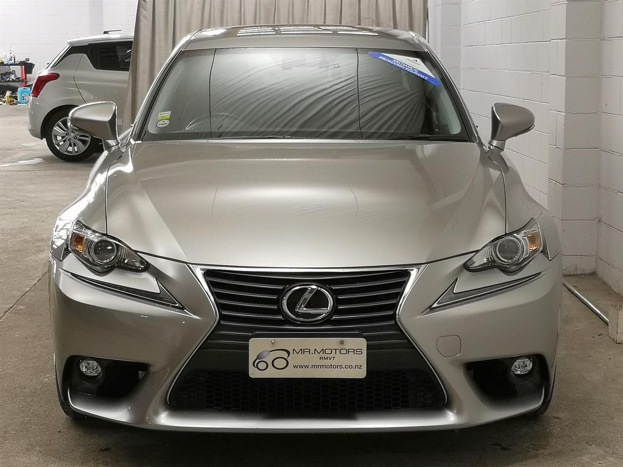 Vehicle image 4
