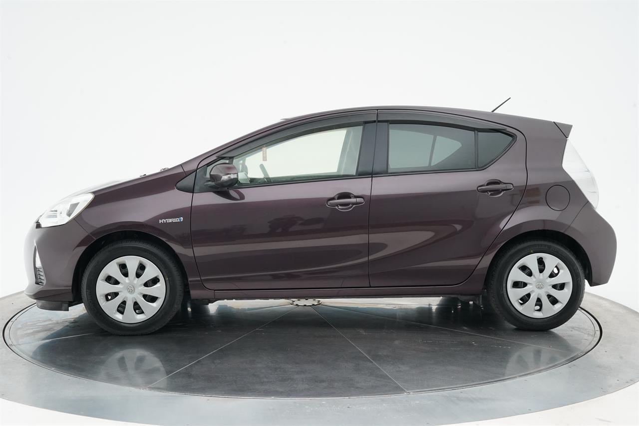 Vehicle image 4
