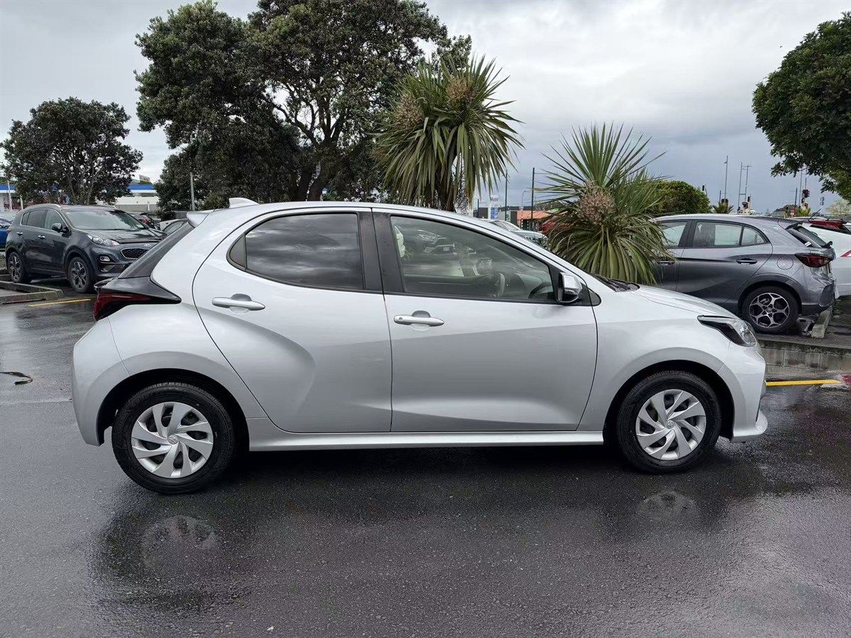 Vehicle image 4