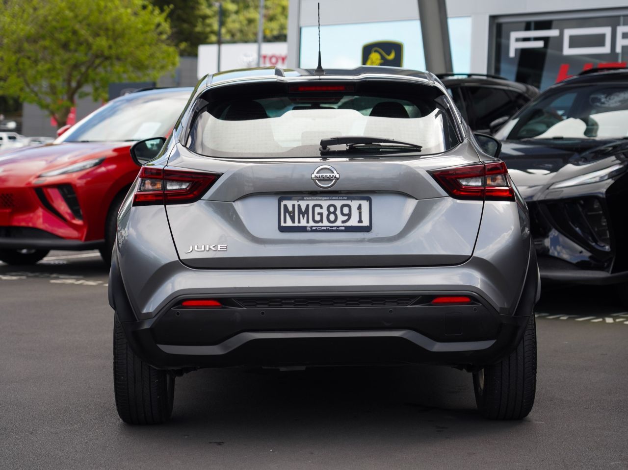 Vehicle image 5