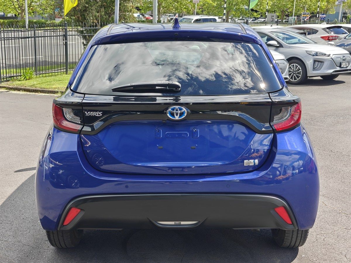 Vehicle image 5