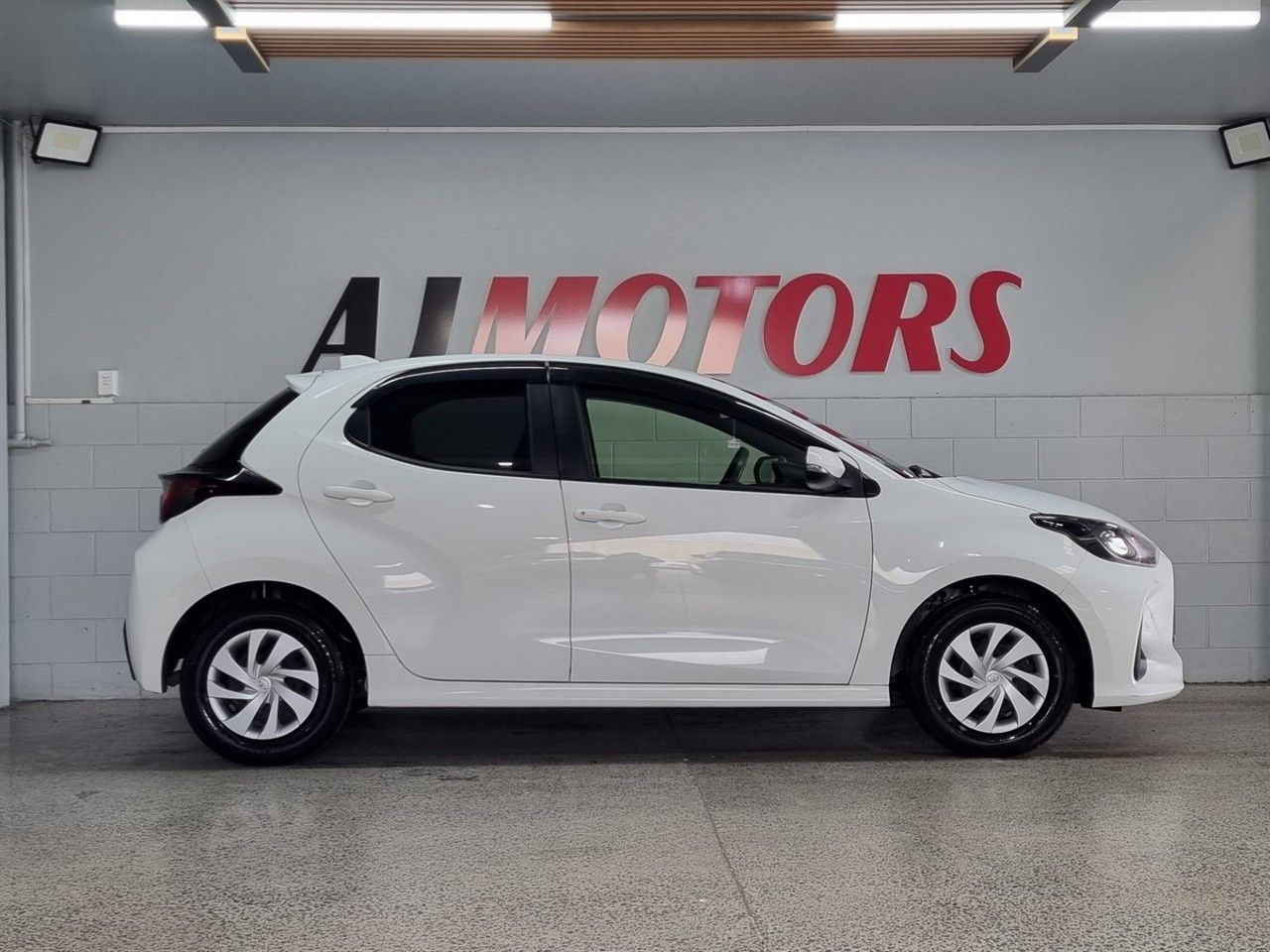 Vehicle image 5
