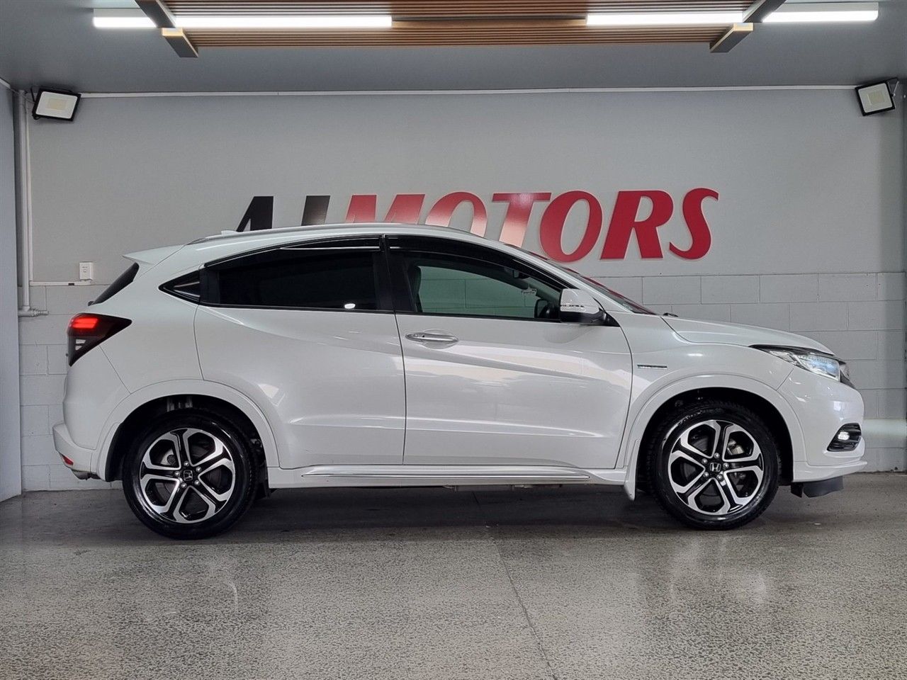 Vehicle image 5