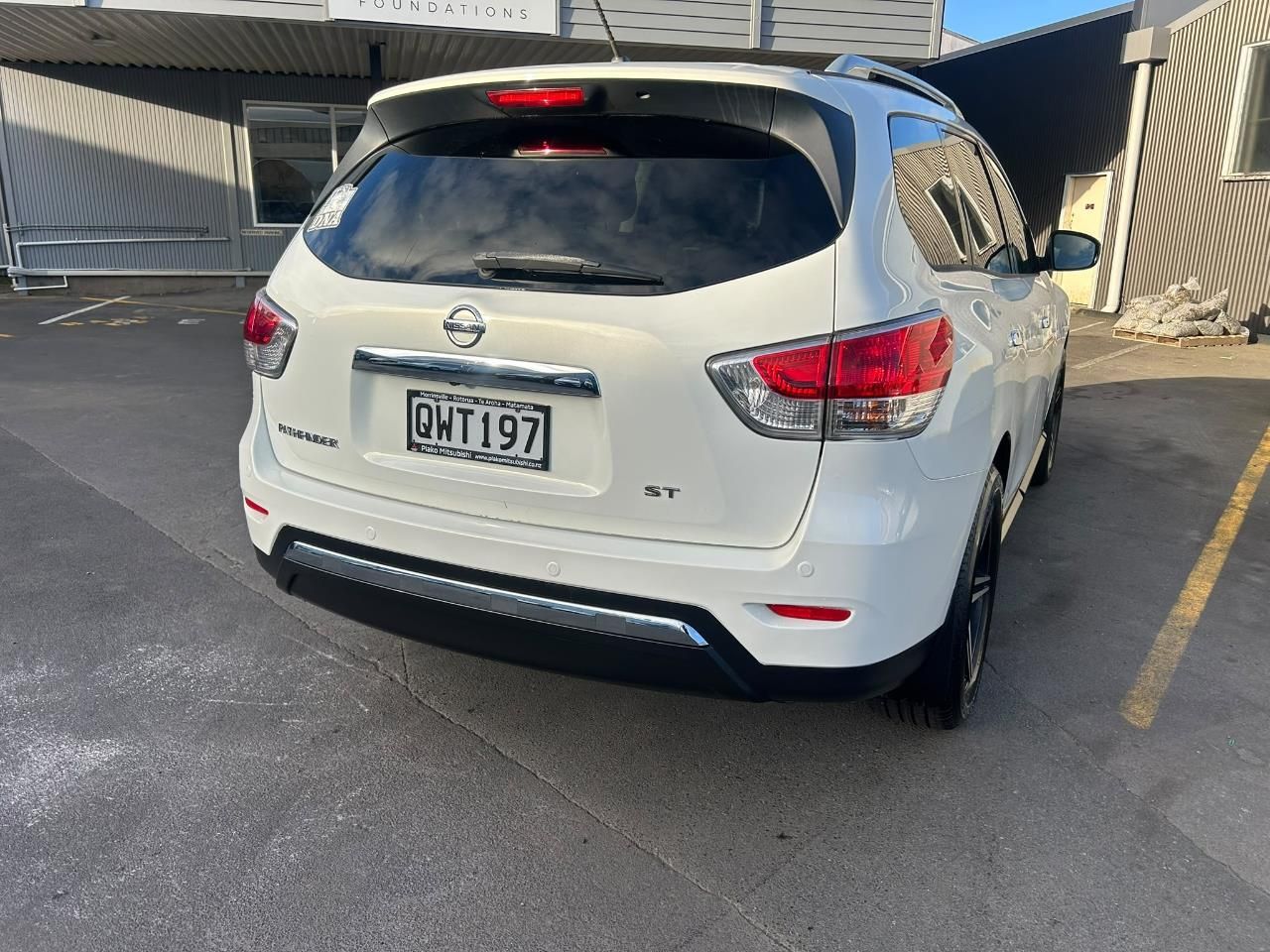 Vehicle image 5