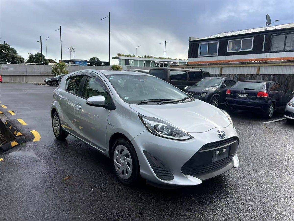 Vehicle image 3