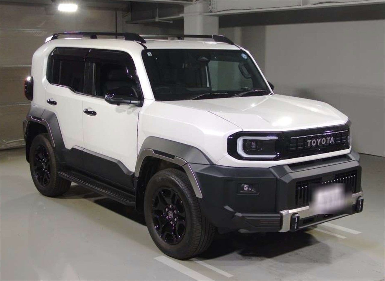 Vehicle image 4
