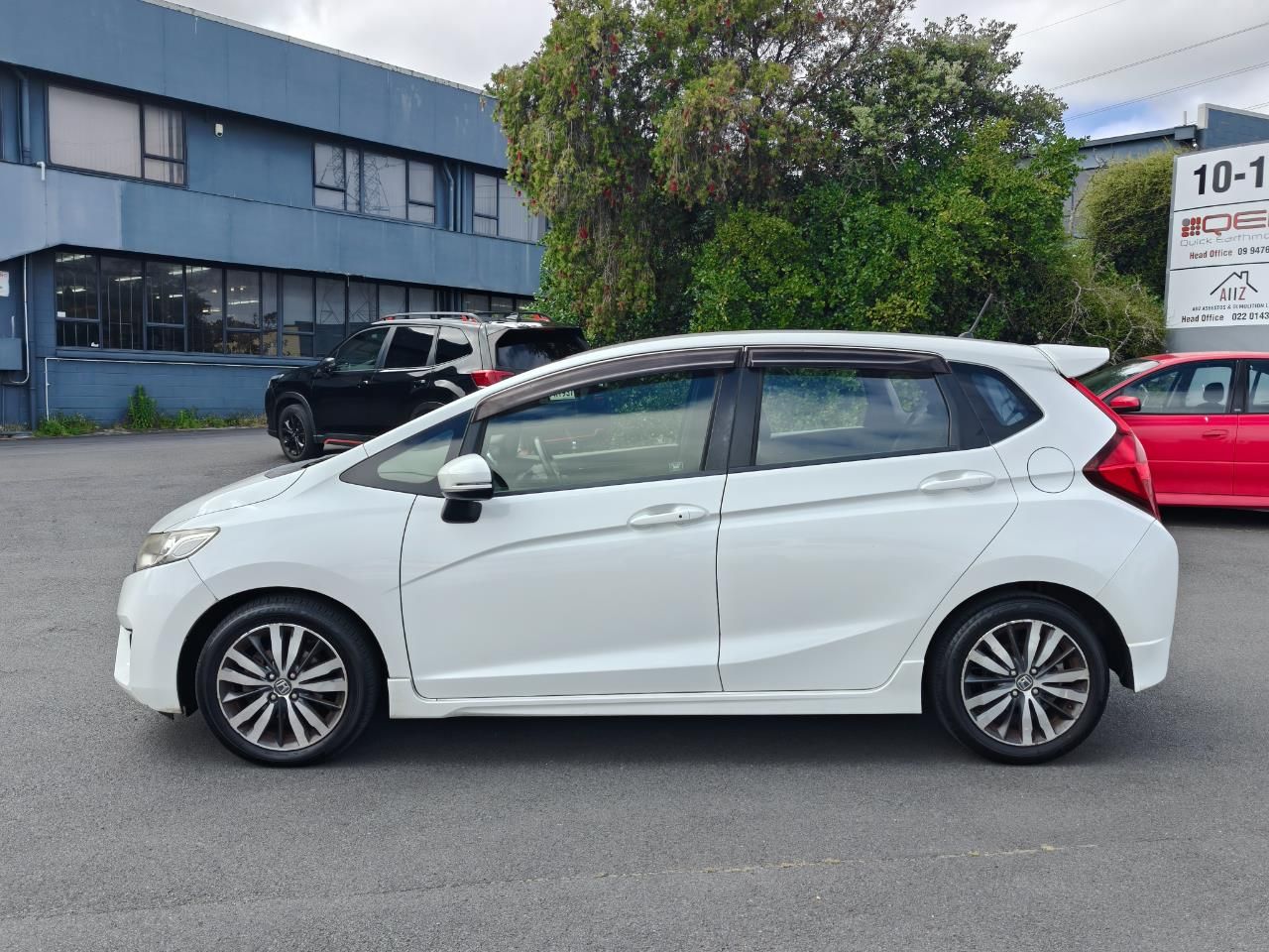 Vehicle image 4