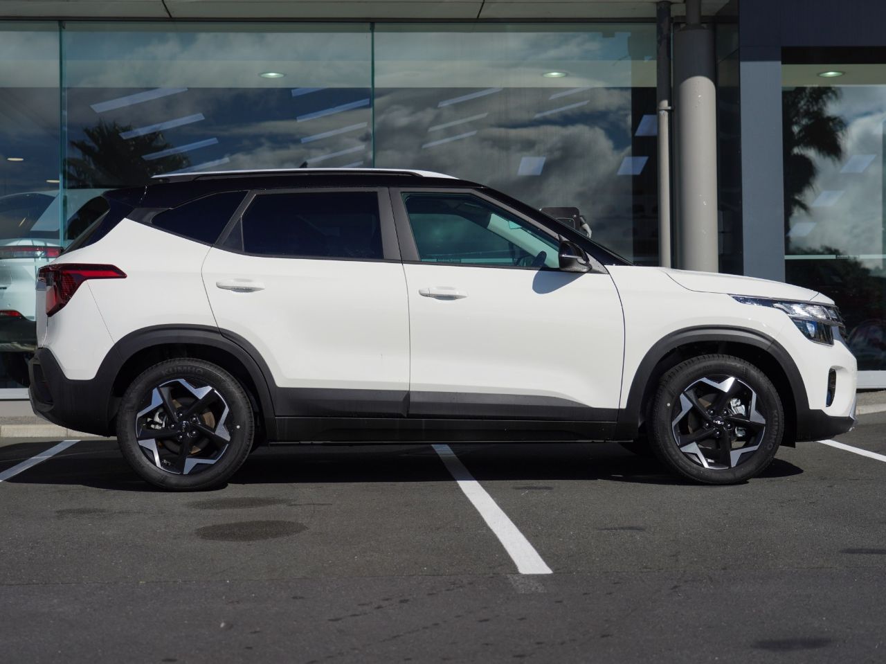 Vehicle image 3