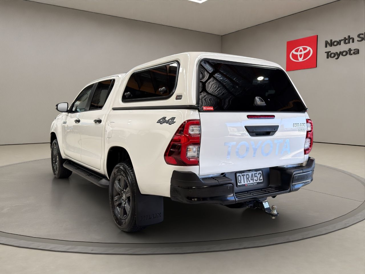 Vehicle image 5