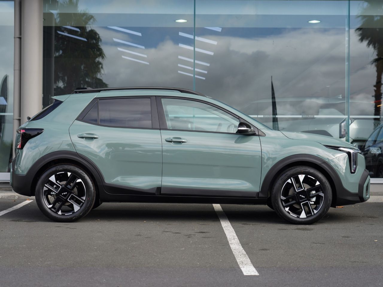 Vehicle image 3