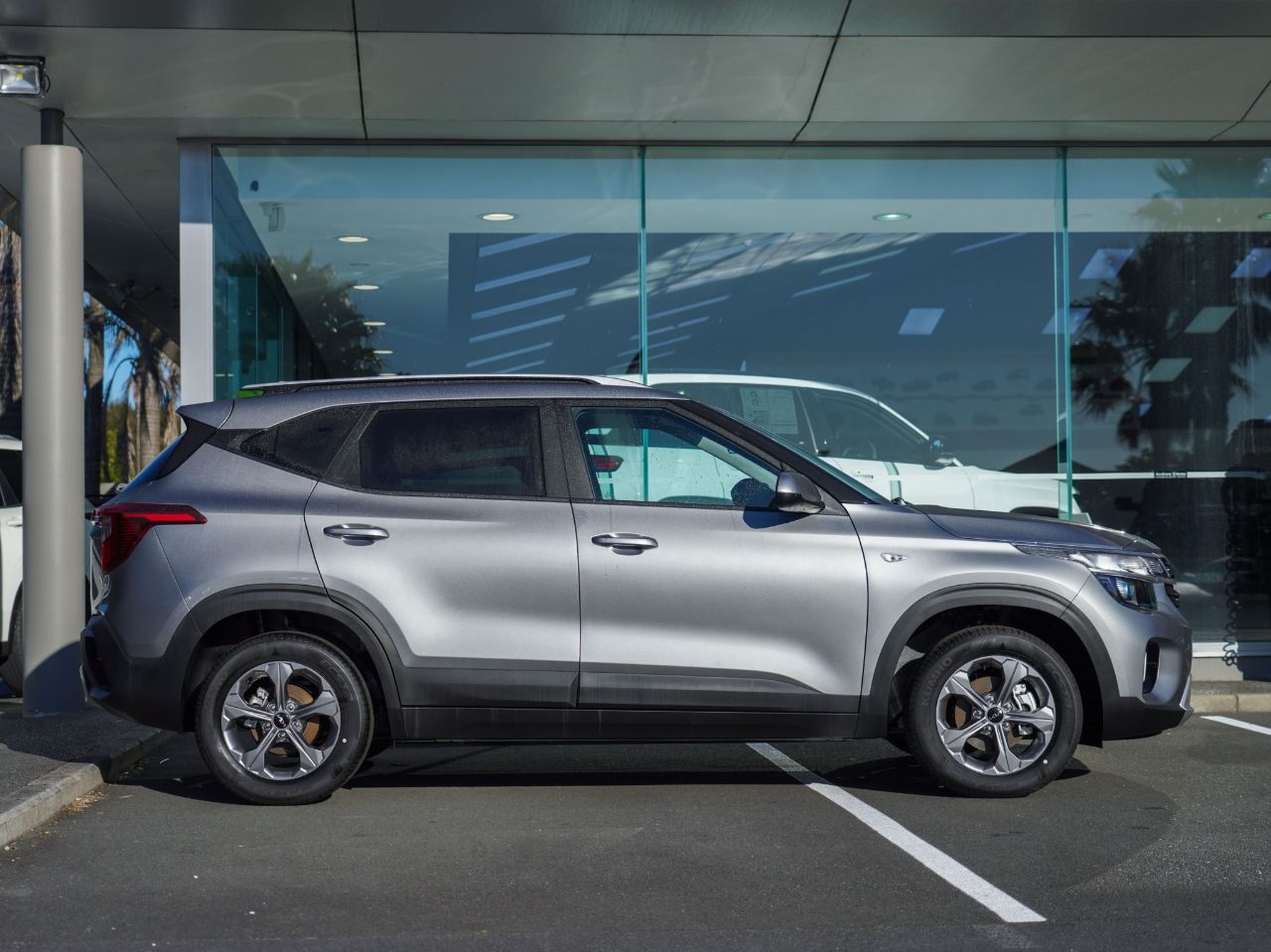 Vehicle image 3
