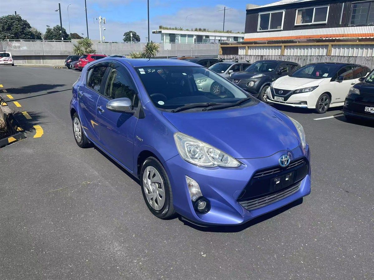Vehicle image 3