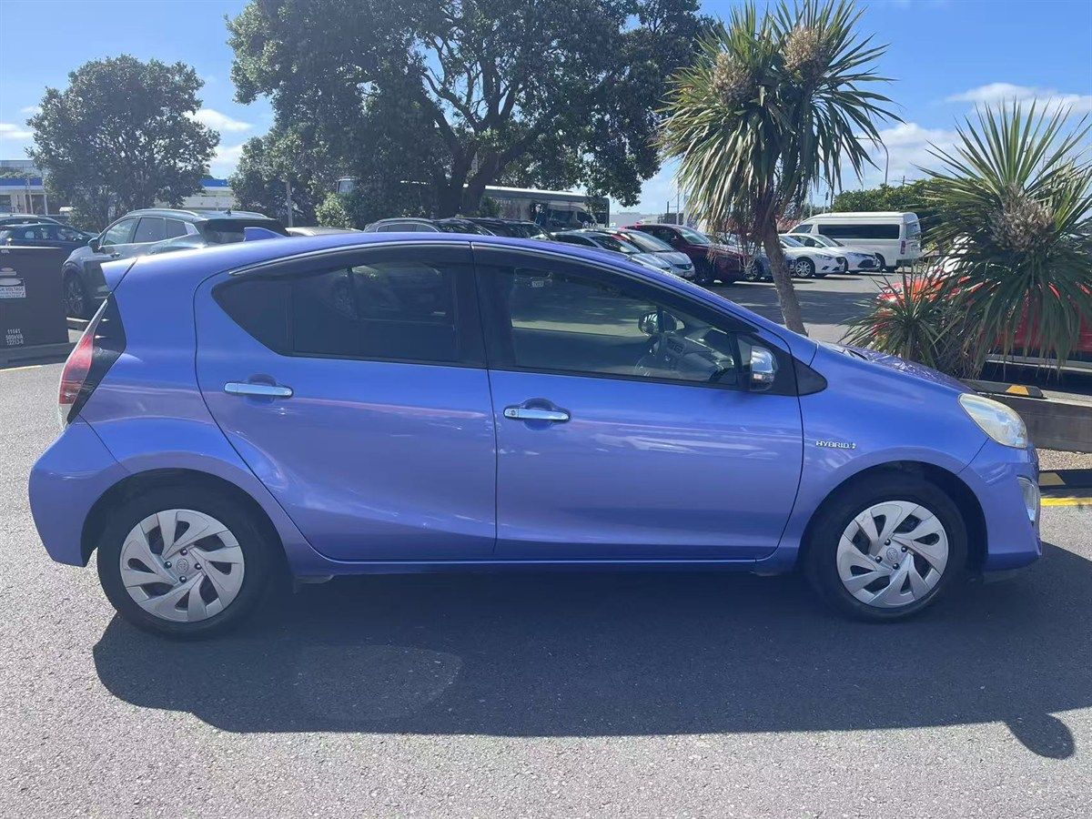 Vehicle image 4