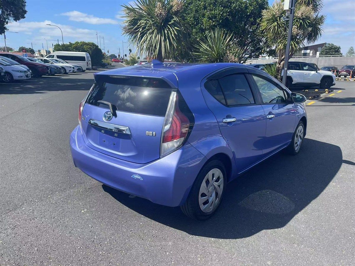 Vehicle image 5
