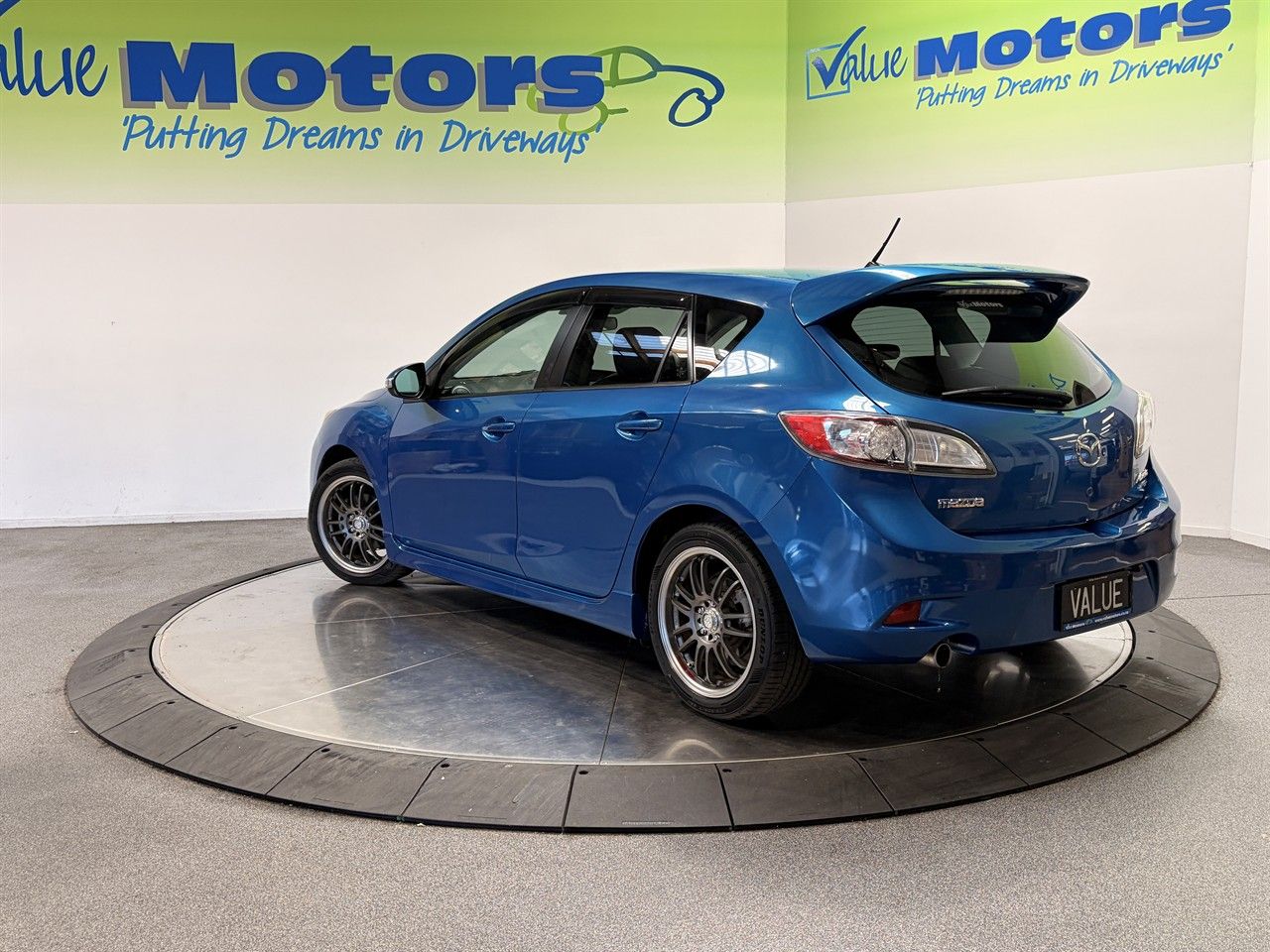 Vehicle image 5