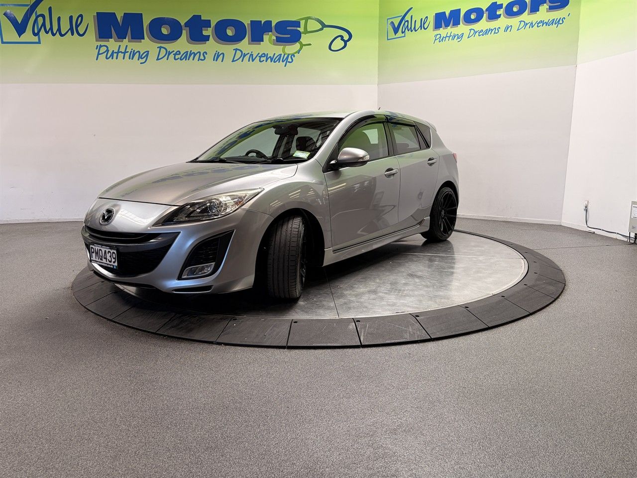 Vehicle image 3
