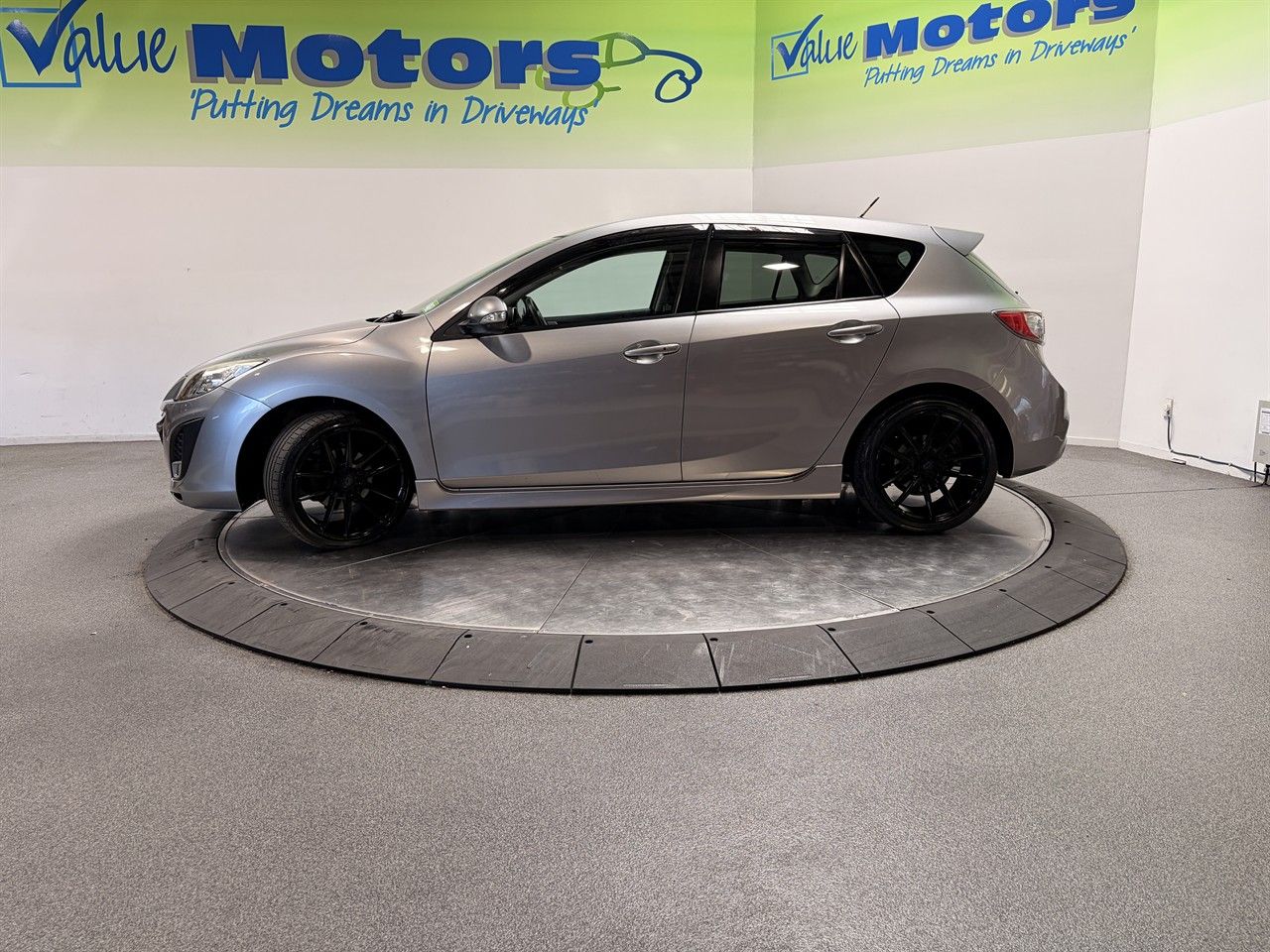 Vehicle image 4