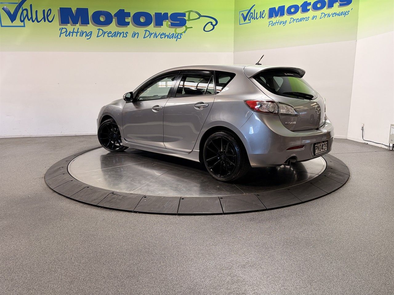 Vehicle image 5