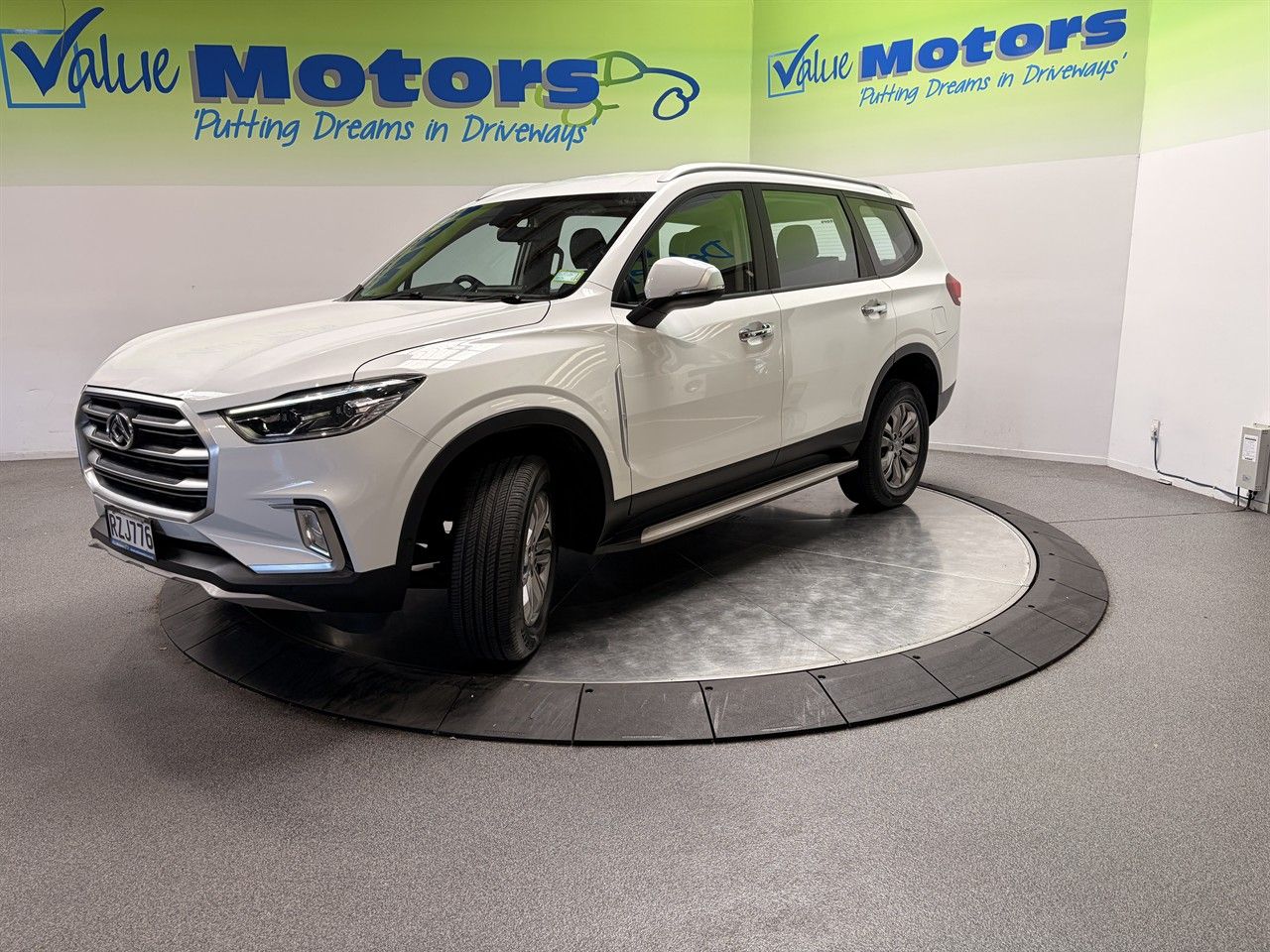 Vehicle image 3