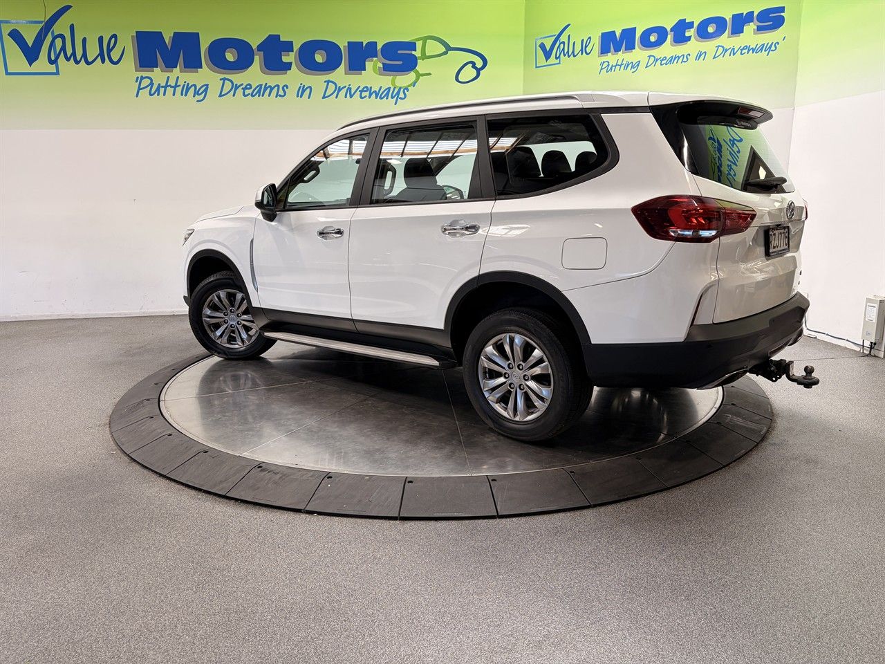 Vehicle image 5