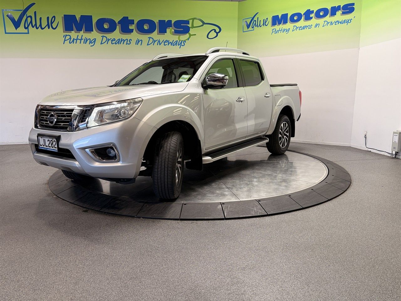 Vehicle image 3