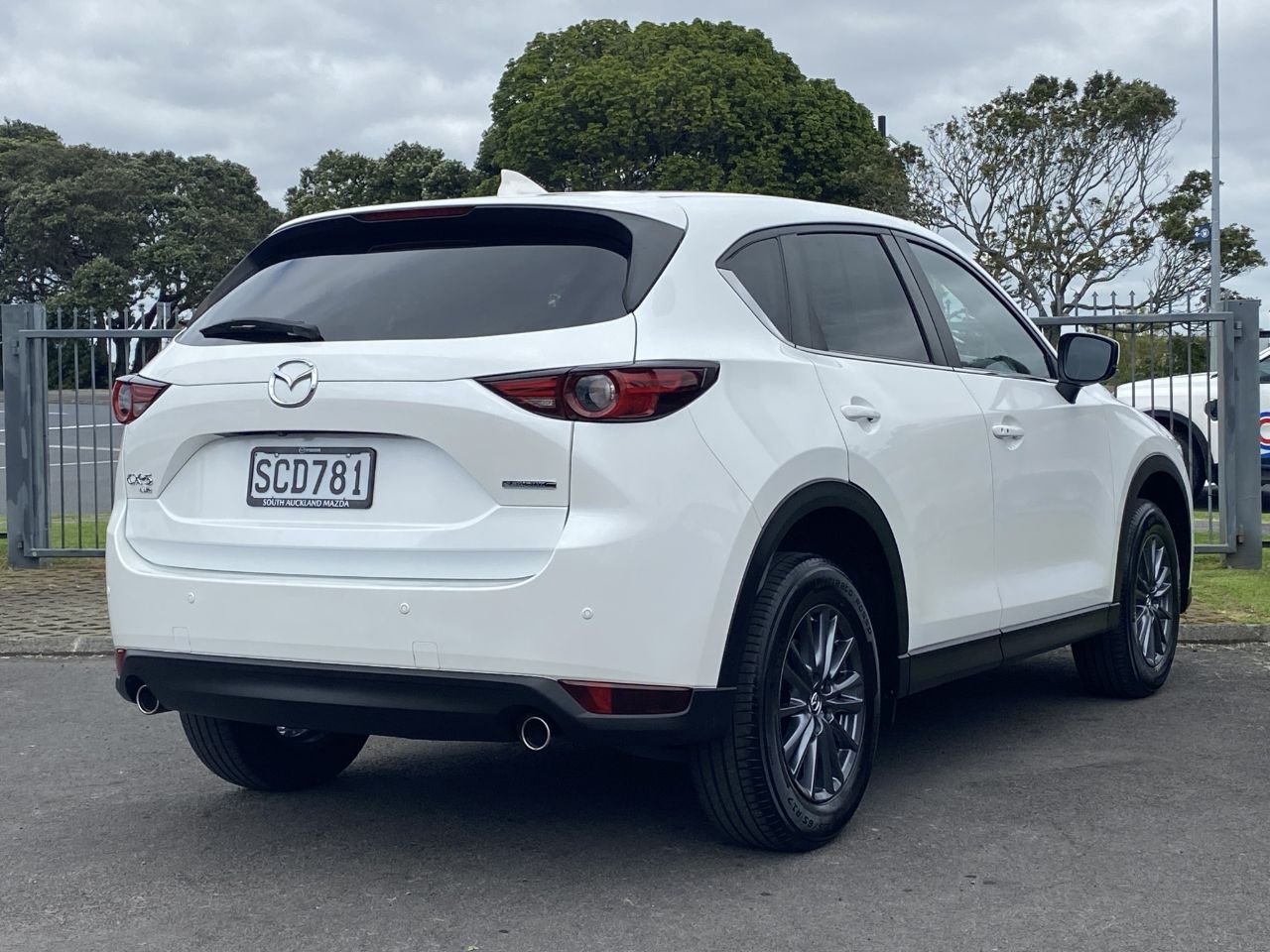 Vehicle image 5