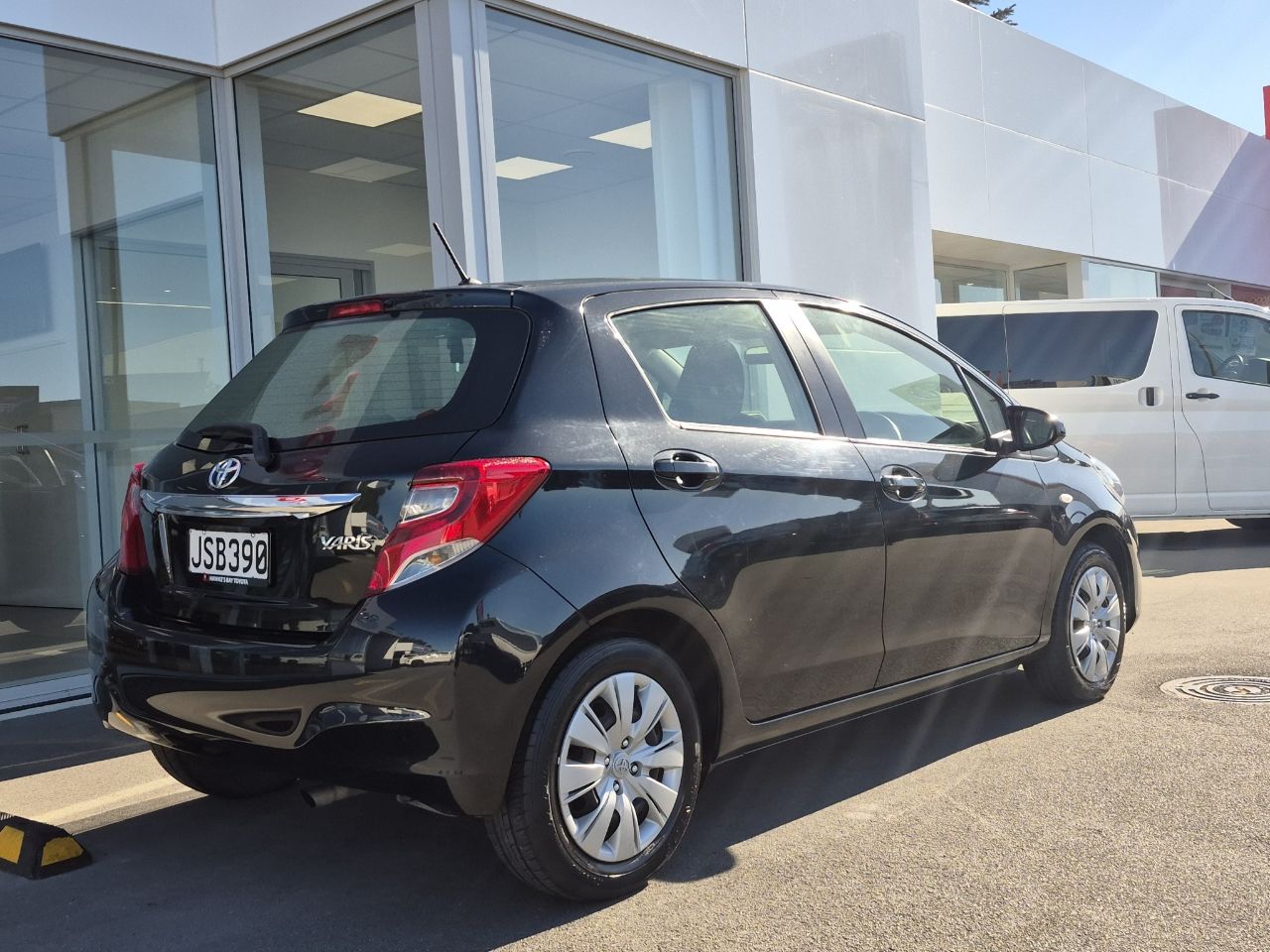 Vehicle image 3