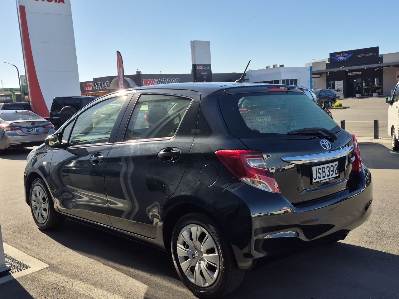 Vehicle image 5
