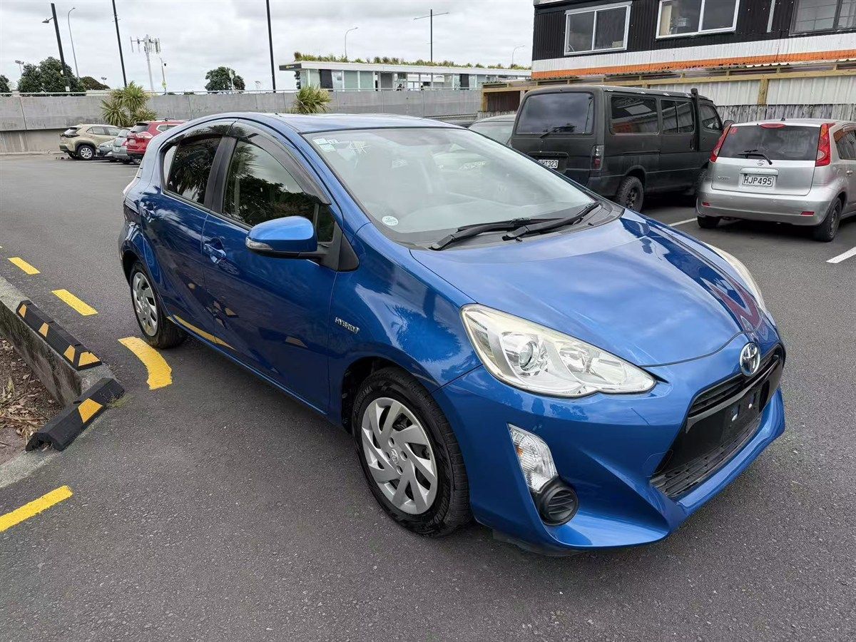Vehicle image 3