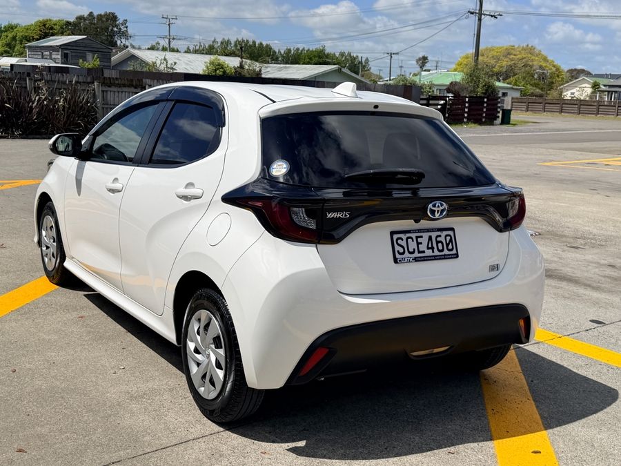 Vehicle image 5