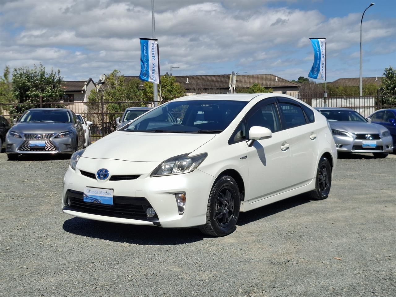 Vehicle image 3