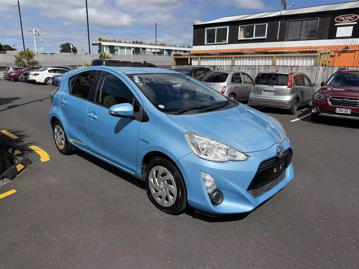 Vehicle image 3