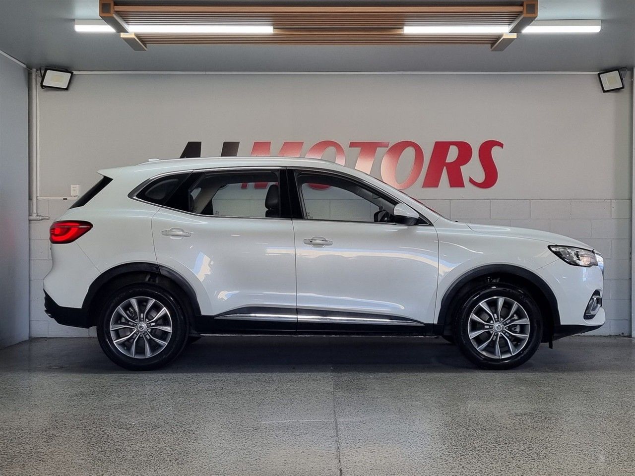 Vehicle image 5