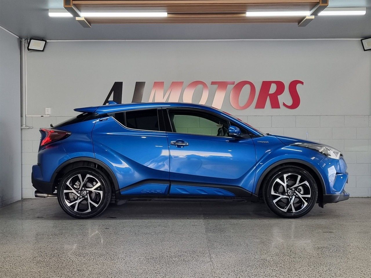 Vehicle image 5