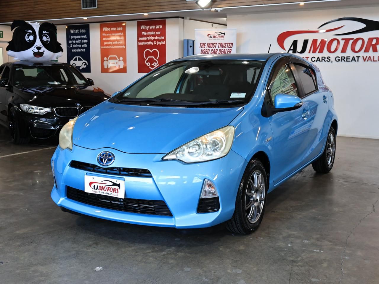 Vehicle image 3