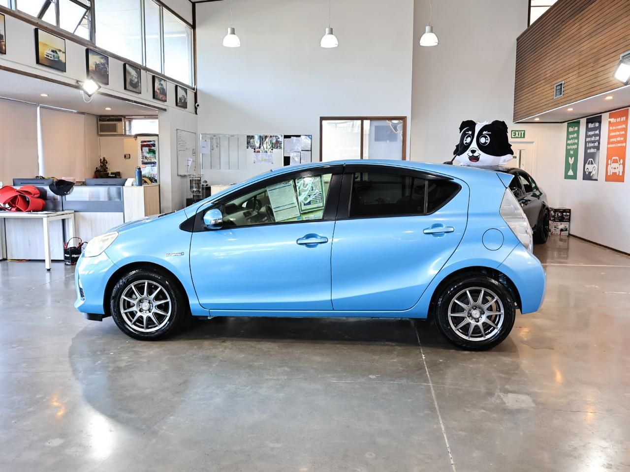 Vehicle image 5